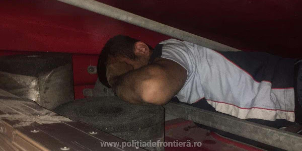 Cetăţean turc, ascuns deasupra cabinei unui camion, depistat la P.T.F. Calafat