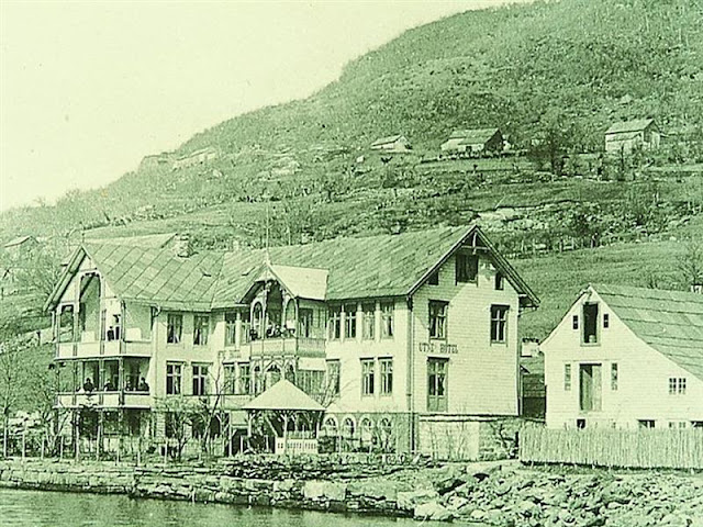 1890 brought about a much larger expansion effort transforming its shape into a grander fjord hotel.