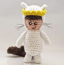 http://translate.google.es/translate?hl=es&sl=en&tl=es&u=http%3A%2F%2Fwww.ahookamigurumi.com%2Fen%2Fwhere-the-wild-things-are-amigurumi-max-free-crochet-pattern%2F