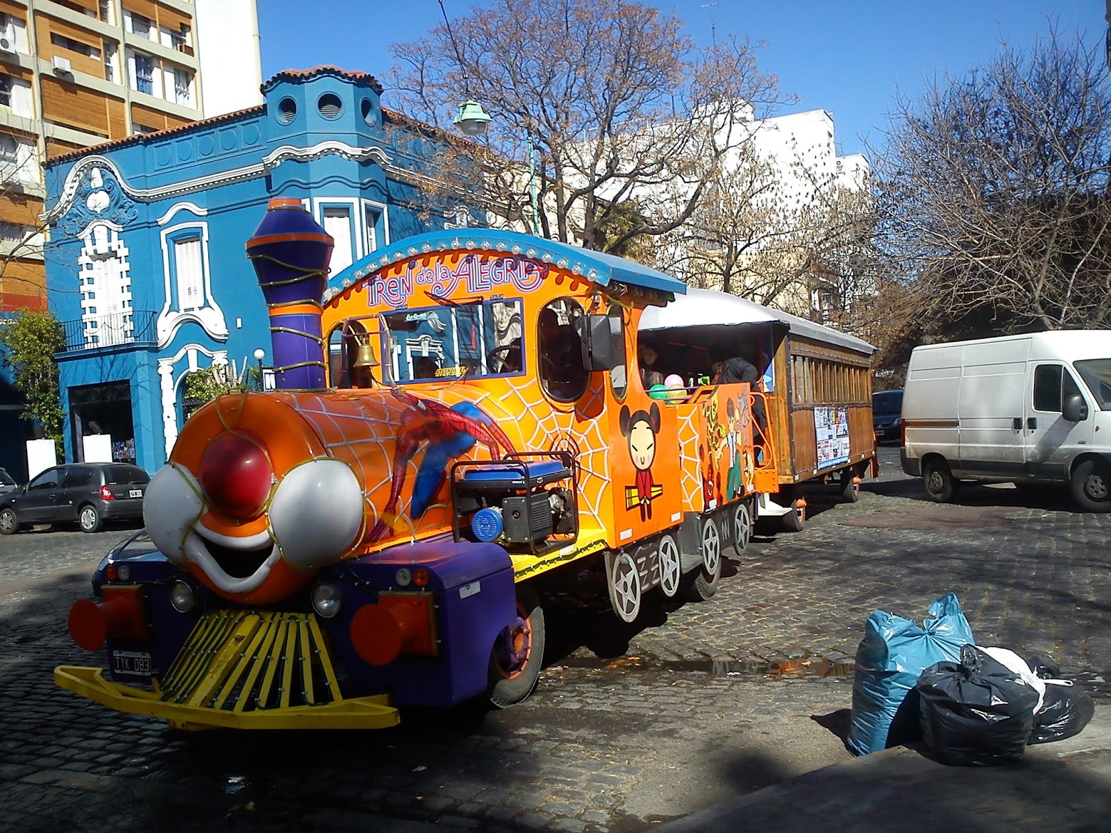 LA VOZ DEL BARRIO COLEGIALES: EL TREN DE LA ALEGRÍA PASÓ POR COLEGIALES