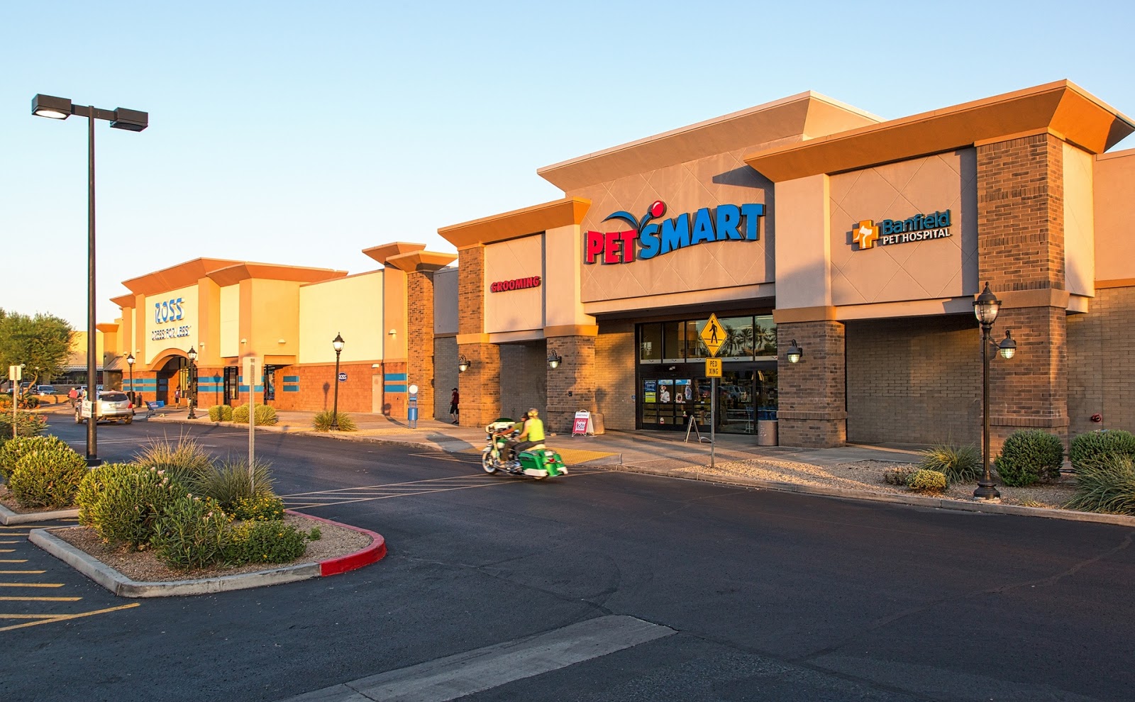 arrowhead mall finish line