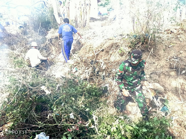 Lomba ODF Provinsi , Babinsa Pomah Kerja Bhakti Membersihkan Sampah Bersama Warga