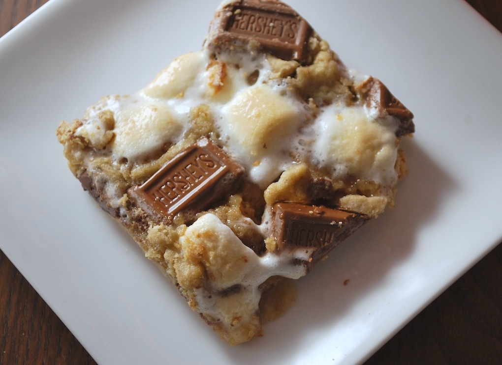 The Moody Fashionista Graham Cracker S'mores Bars