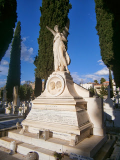 το ταφικό μνημείο της οικογένειας Σωφρονίου στο νεκροταφείο Ναυπλίου