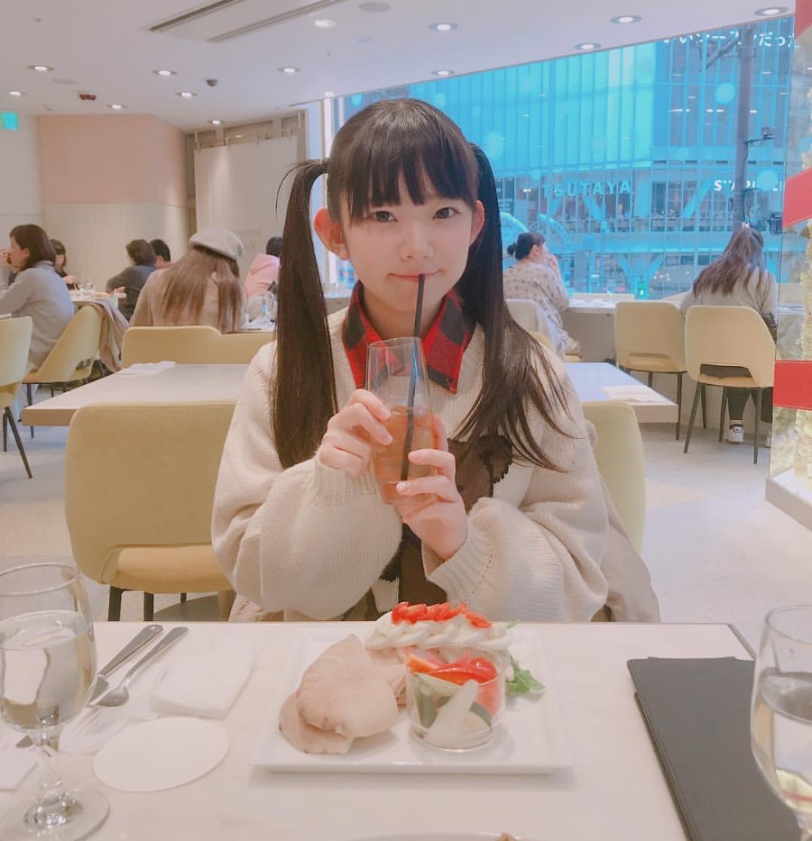 합법 로리로 유명한 마리나 나가사와 - 디쁠