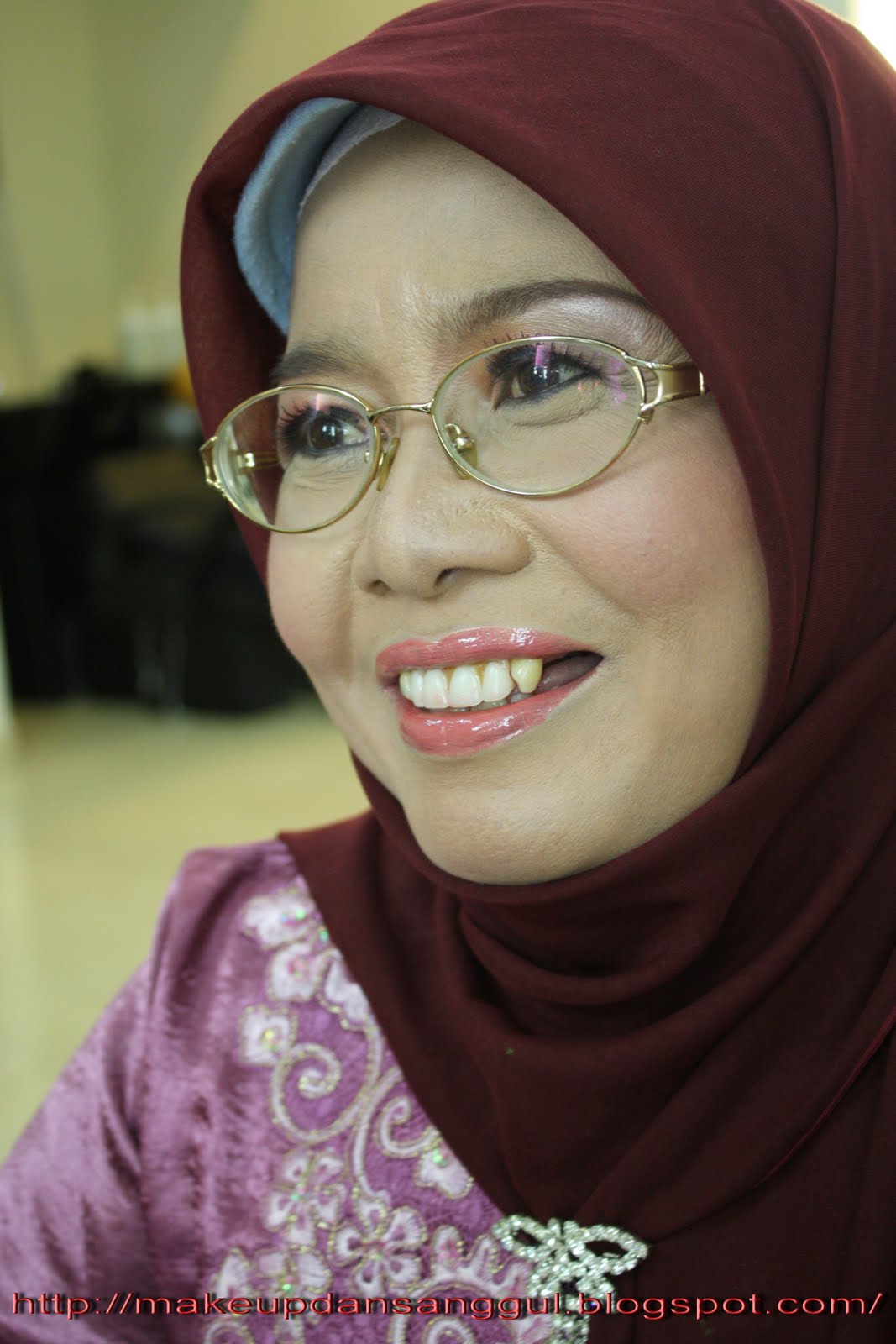 Cantik Dan Anggun Dengan Makeup Dan Sanggul: Tata Rias