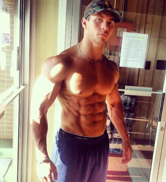 beefy-shirtless-alpha-male-stud-swole-muscular-body-hunk