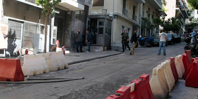 Επίθεση με 10 βόμβες μολότοφ στο αστυνομικό τμήμα Εξαρχείων  