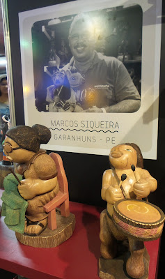 artesã; artesão; artista plástico; Mestre Marcos Siqueira; artesanato; feira; arte popular; lazer.