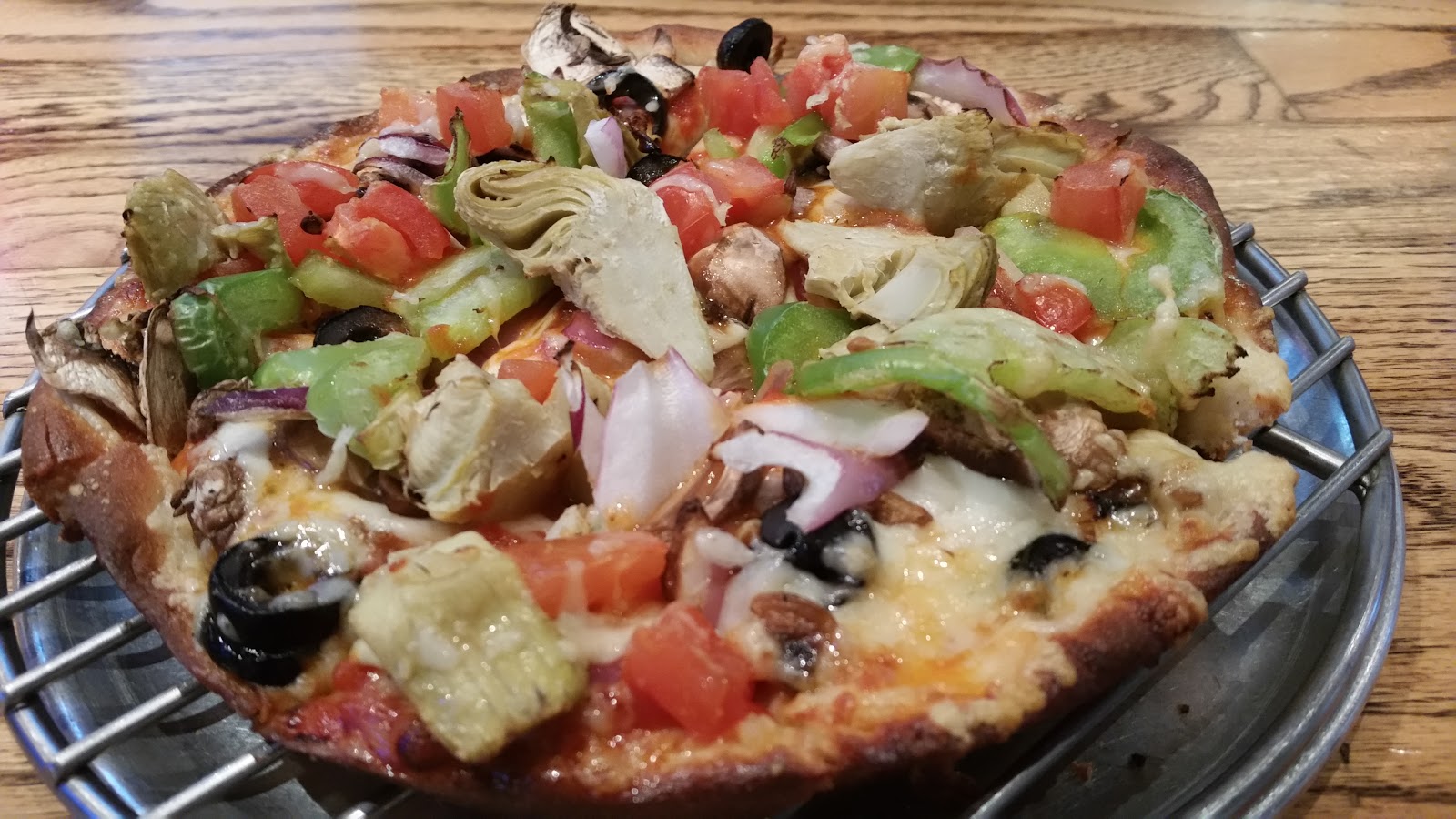 Pizza Geezer Review Old Chicago Pizza and Taproom "Veggie 7" pizza