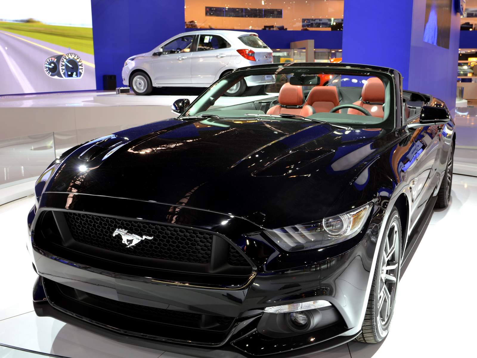 Ford Mustang GT V8 2015 é exposto em São Paulo