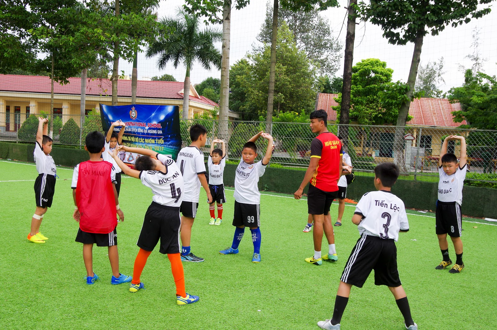 Lớp học bóng đá tại Dĩ An Bình Dương ~ TRUNG TÂM ĐÀO TẠO BÓNG ĐÁ THIẾU NHI HỒ CHÍ MINH
