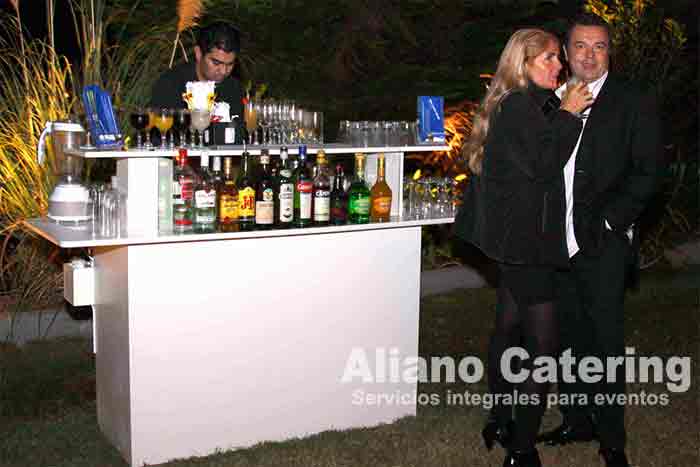 Aliano catering: BARRAS MOVILES DE TRAGOS PARA EVENTOS