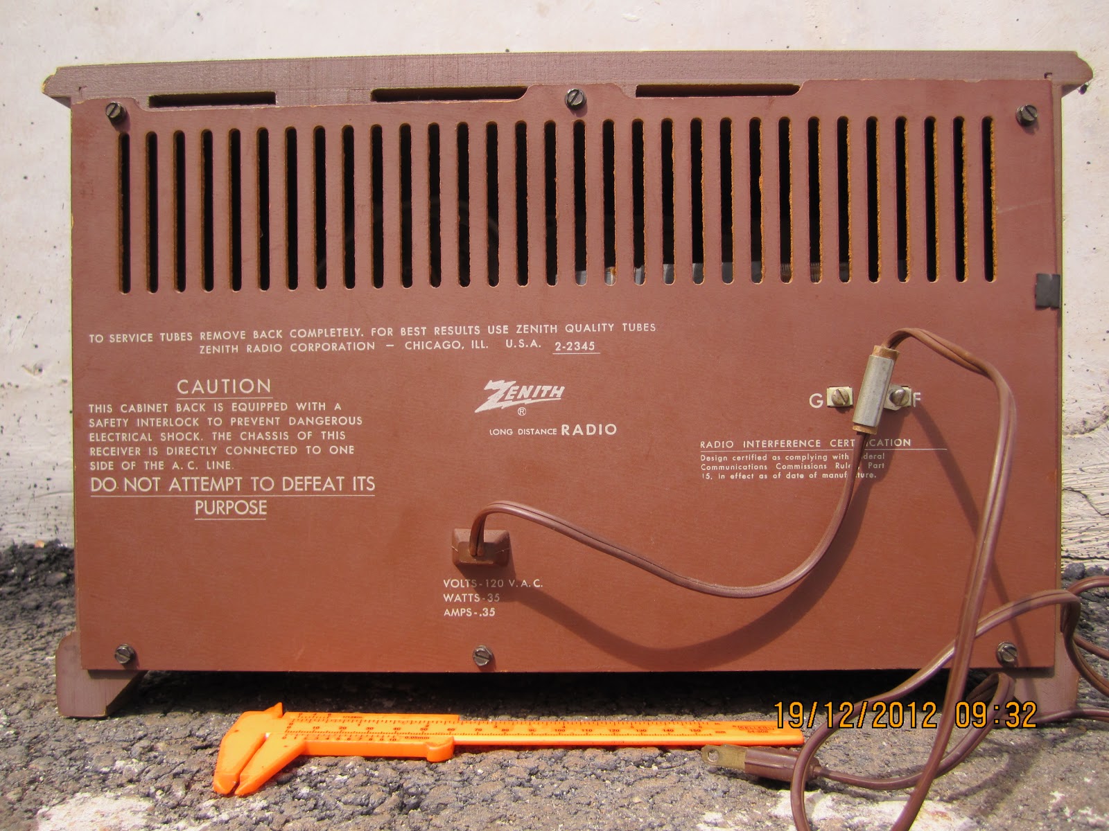 E L E C T R O N S Radio Zenit X334, AM/FM Made in USA