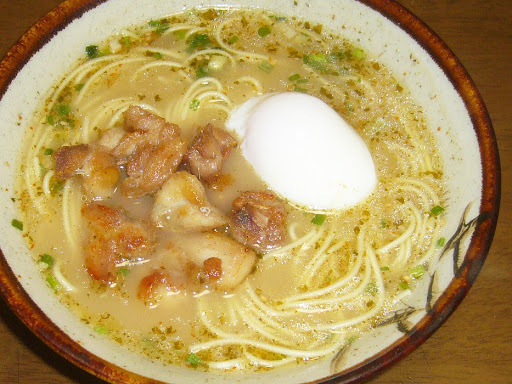 【サンポー食品】九州ピリ辛とんこつラーメン 辛子高菜入り