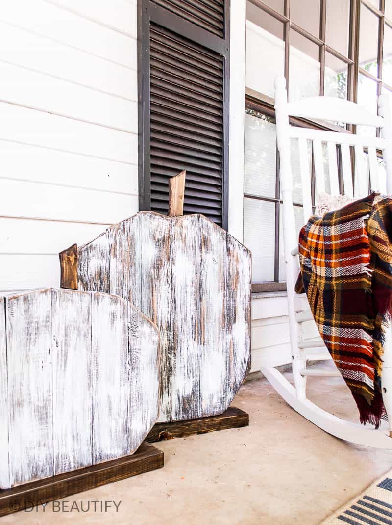 Discover fall wood crafts for kids and adults using leaves, pallets, and paint. Perfect for preschoolers, beginners, or DIY lovers this autumn season.