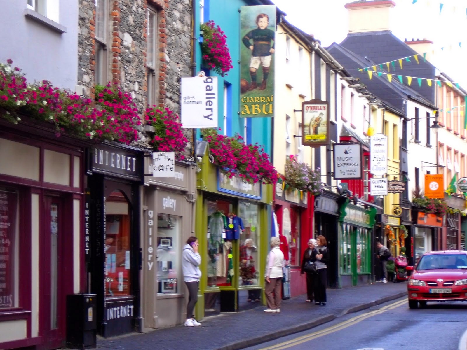 денмарк дания. Town visit. йоркшир англия старинные улочки. пхукет таун. кенсингтон.
