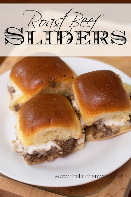 The finished Roast Beef Sliders on a white plate with the title overhead. 