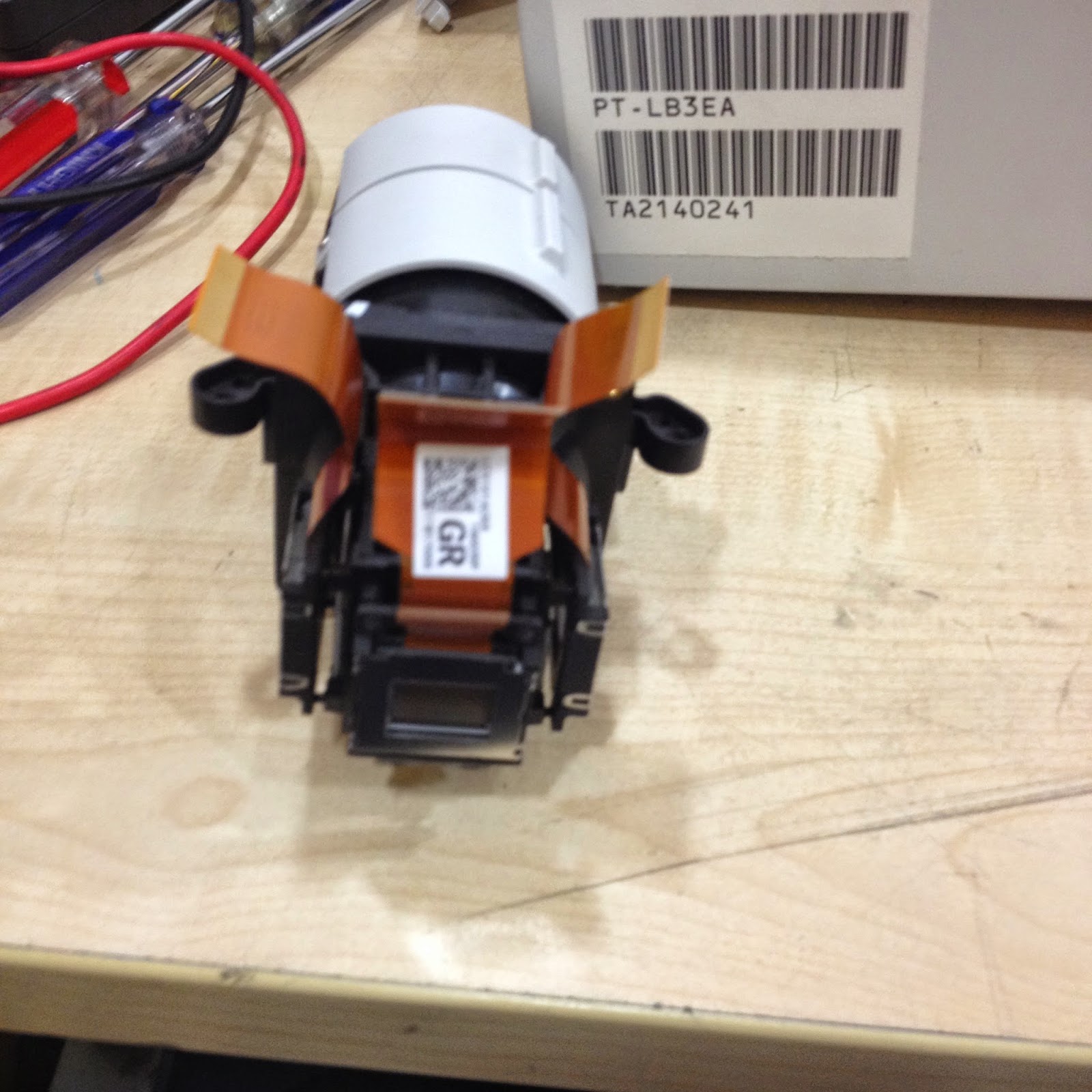 Worldwide ElectronicHardware Repairs How to repair projector that have color problem