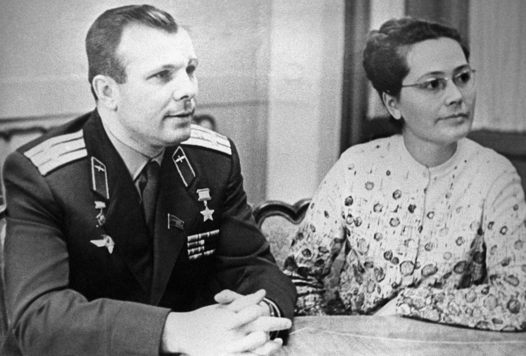 Гагарин семья жена