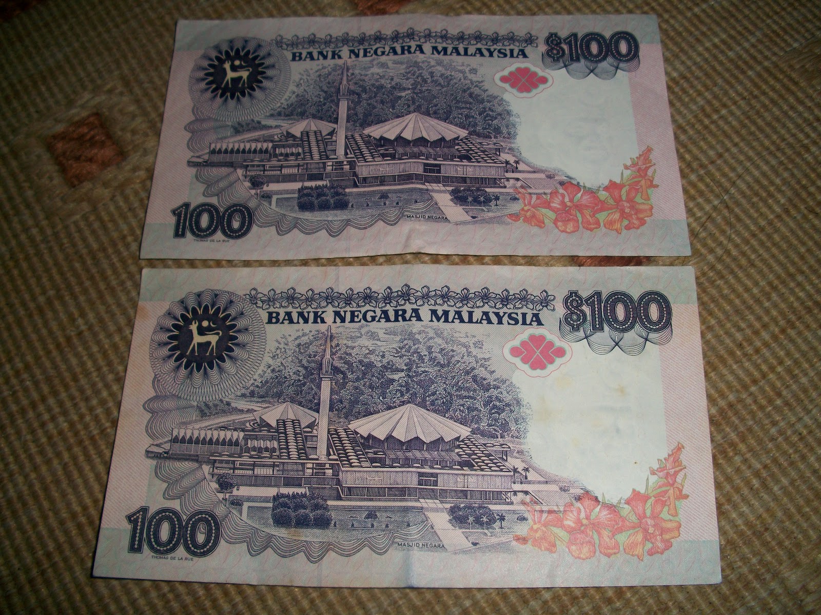 collectible items: Duit Malaysia lama RM100 - 2 pieces