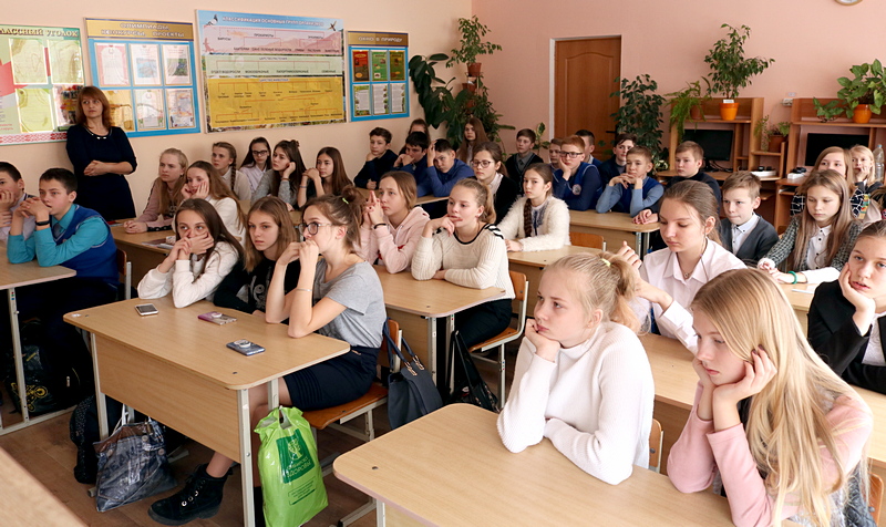 В районной библиотеке 4 мая с учащимися седьмого класса школы № 1 был проведён б