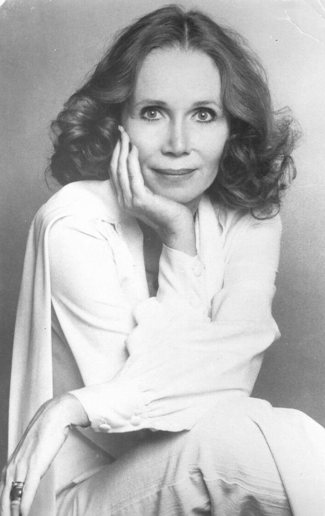 20 Beautiful Vintage Photos of Katherine Helmond From Between the Late