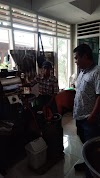 Pimpinan Umum Pilar Emas News Fajar Candra Hakiki Simamora,SE.MM Tinjau Pembuatan PDM Coffe Di PDM Darul Mursyd