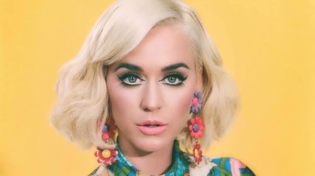 Dando tudo que os fãs querem! Katy Perry lança novo single, ‘Small Talk’