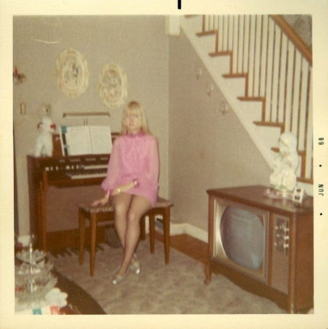 45 Cool Pics That Show Living Rooms in the 1960s ~ Vintage Everyday