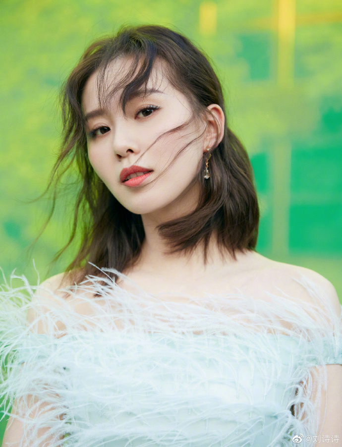 Gorgeous Mums Zhao Liying And Liu Shishi Dazzle In Their Red