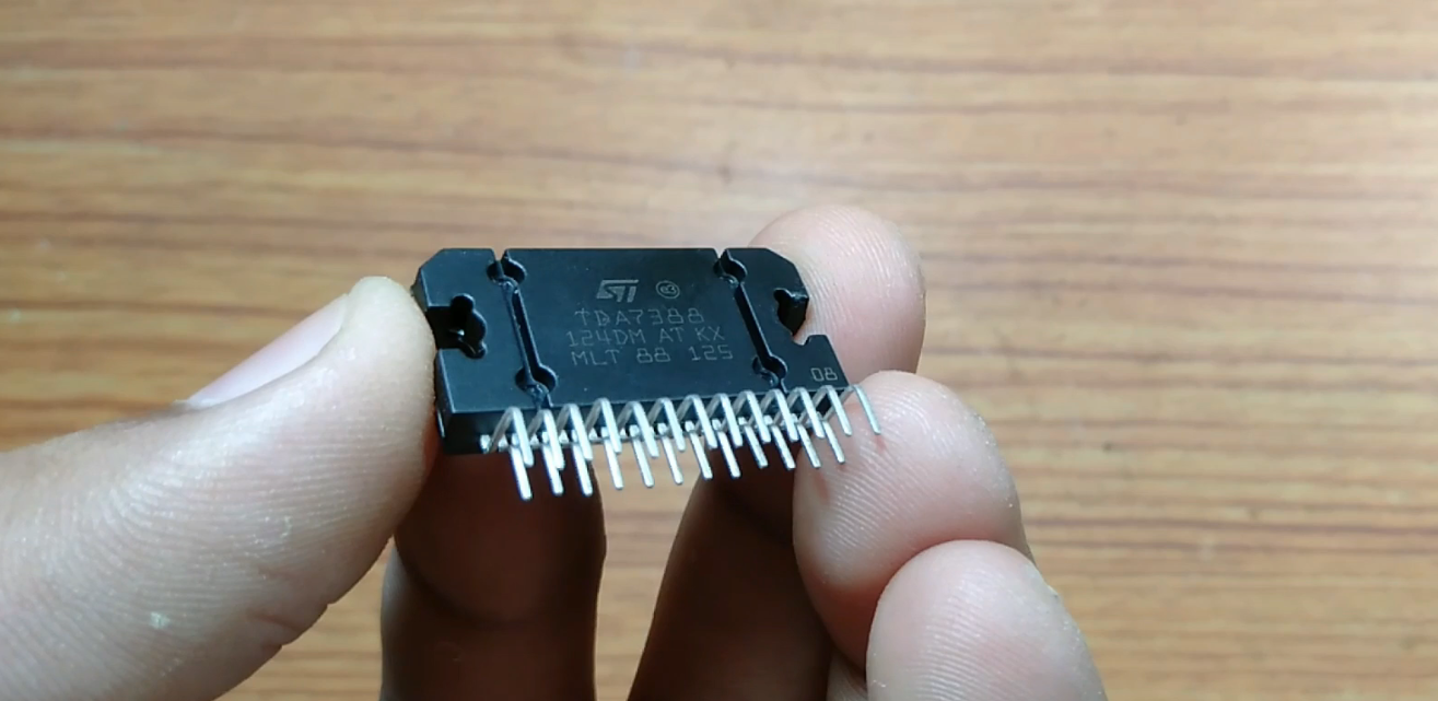 2PCS TDA7388 Original Integrated Circuit TDA-7388 New Good Quality Free