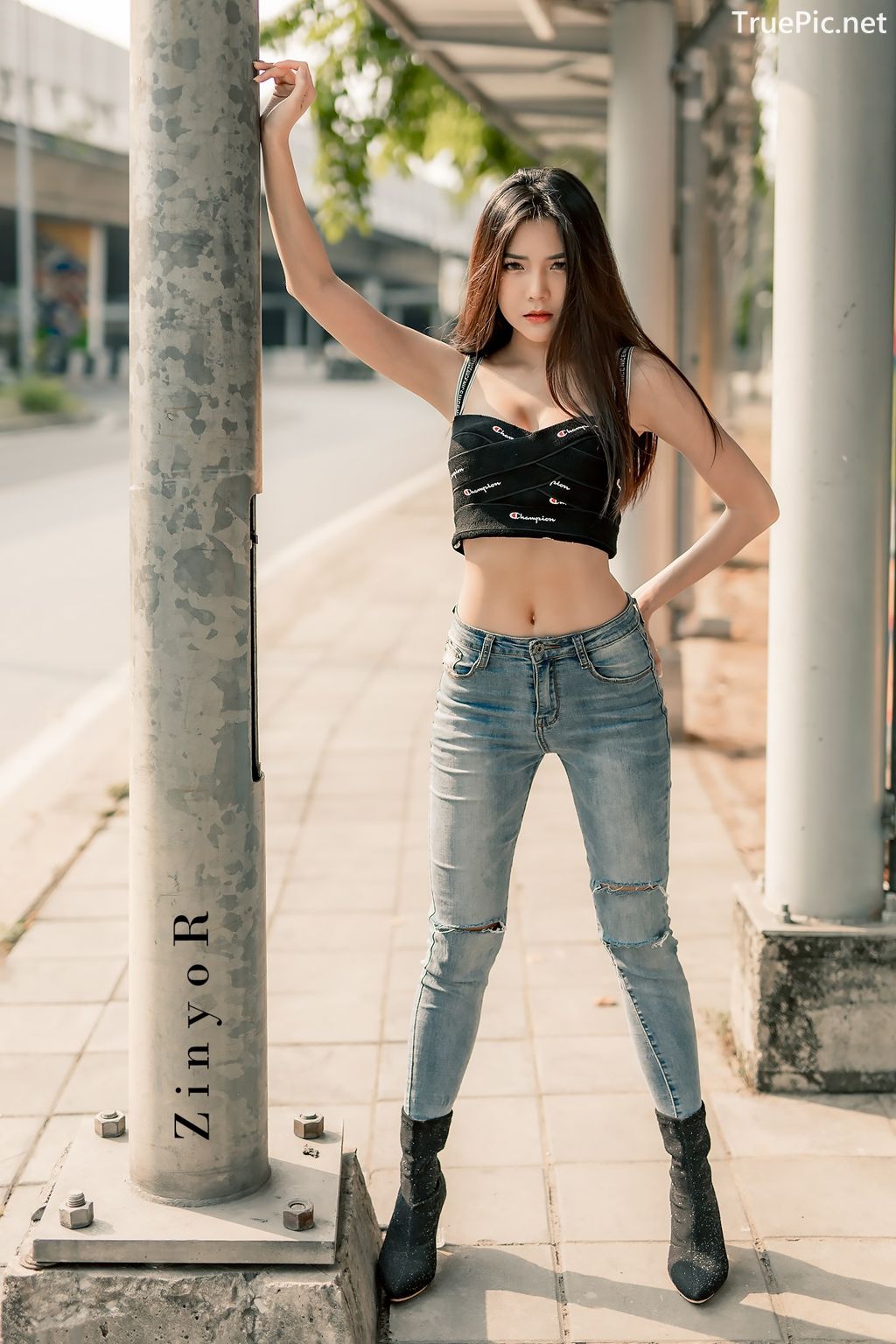 Image-Thailand-Model-Phitchamol-Srijantanet-Black-Crop-Top-and-Jean-TruePic.net- Picture-17