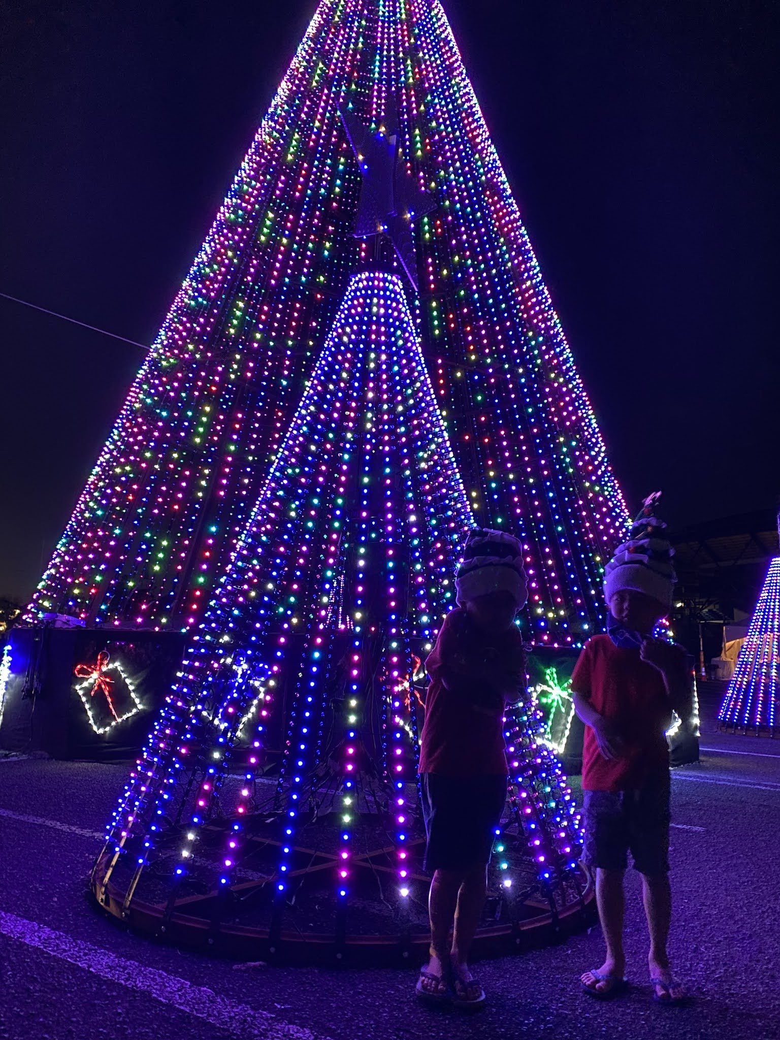 Hawaii Mom Blog Show Aloha Land Light Show