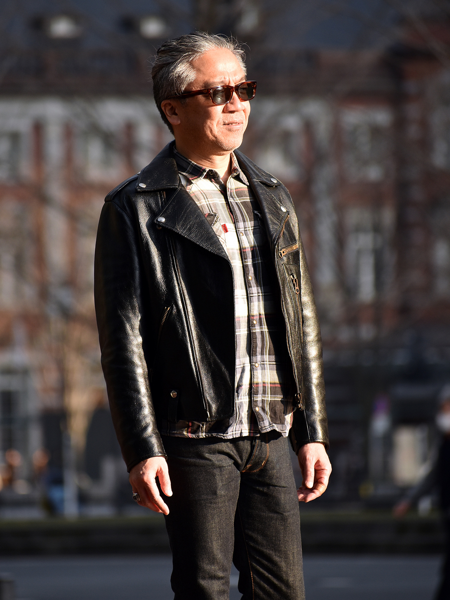 チェック柄はシャツよりアウターのほうがコーディネートしやすい