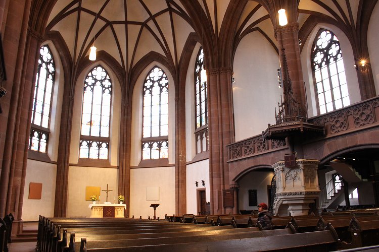 フランクフルトの旅をもっと楽しむ！ ドライケーニヒ教会（Dreikönigskirche）マイン川沿いに素敵なネオゴシック 様 式の