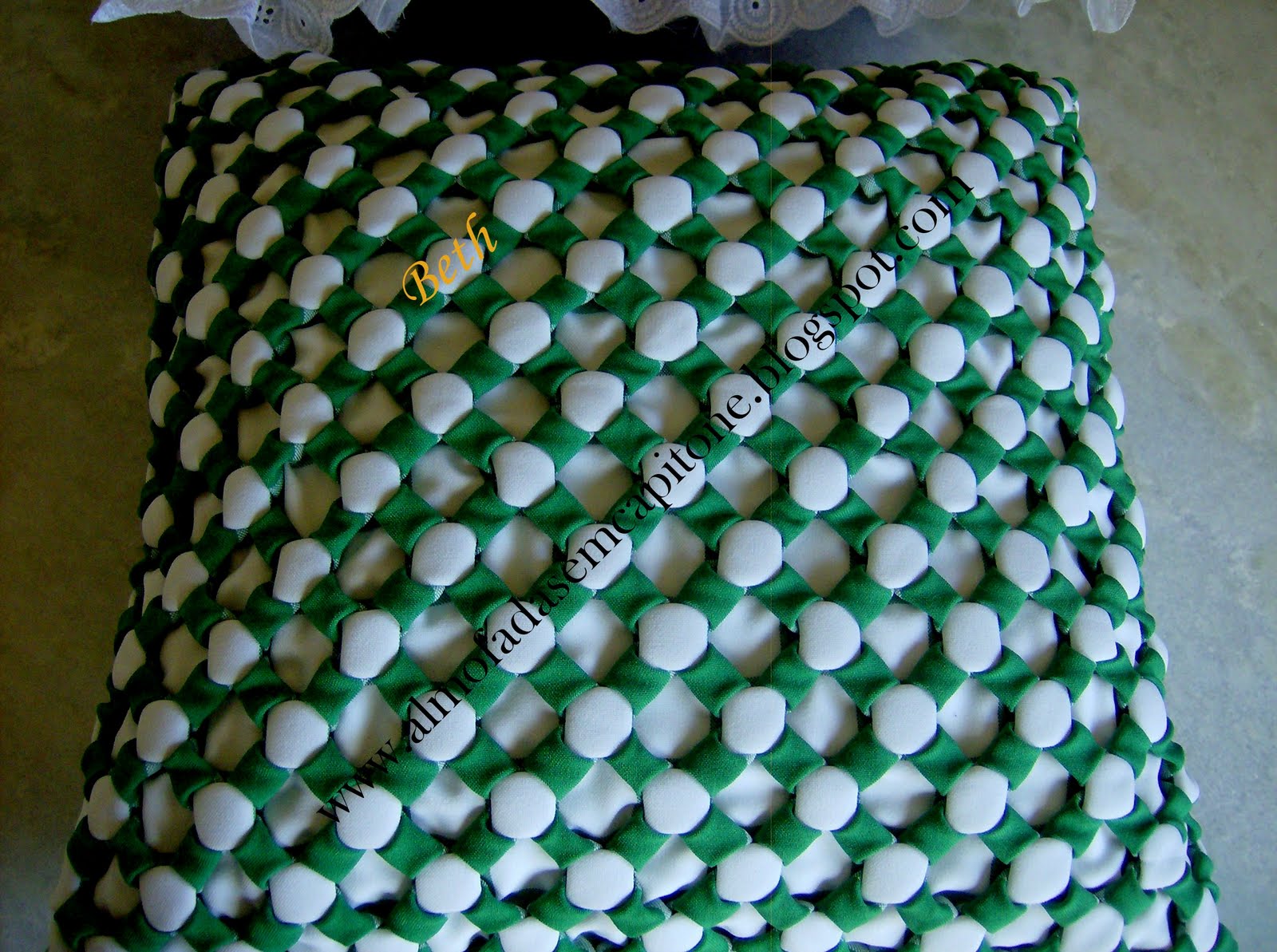 السموكس في القماش المربعات 