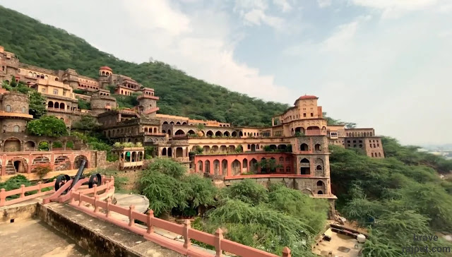 rajput history of neemrana fort rajasthan in hindi