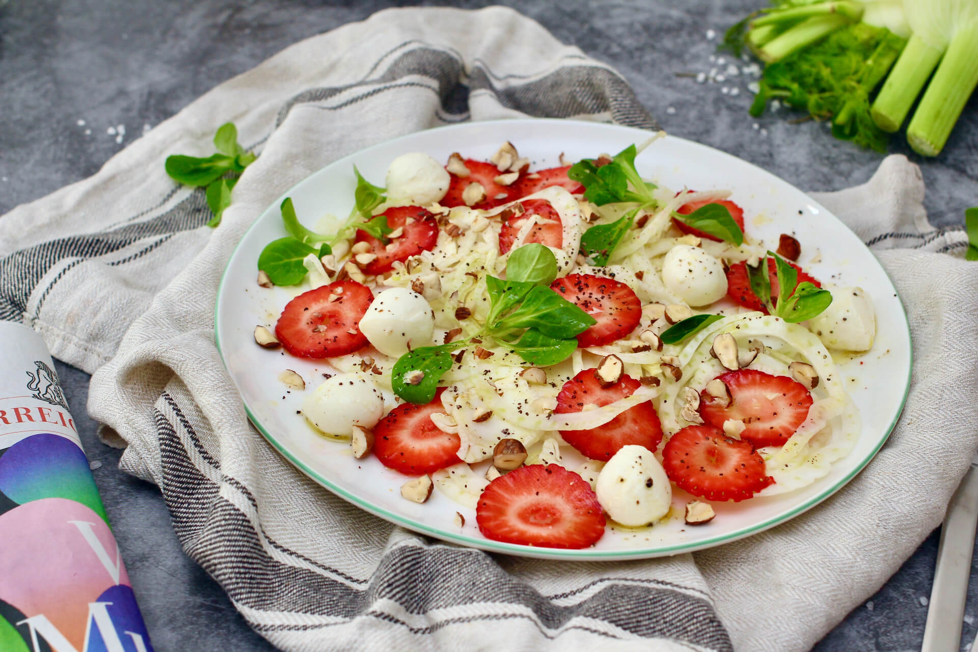 HOME OF HAPPY: FENCHEL-ERDBEERSALAT MIT MOZZARELLA