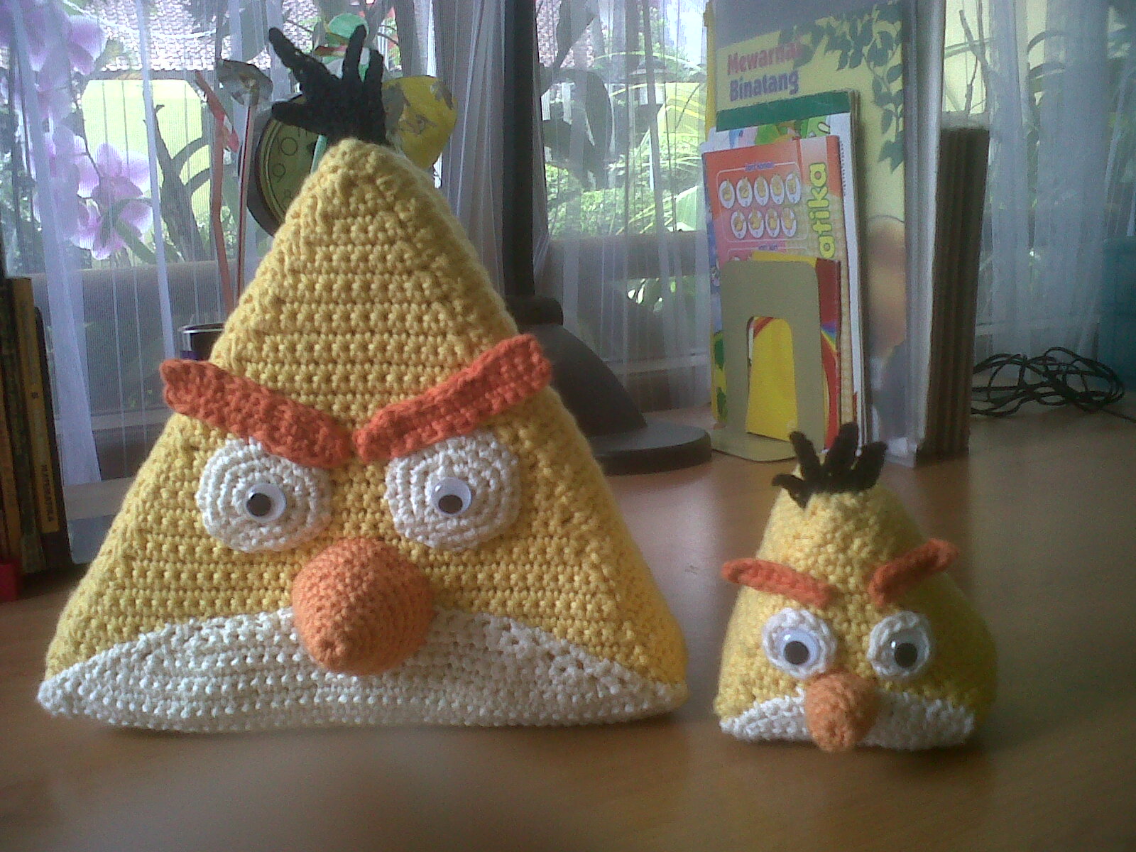 Rajutan Benang Kreasiku: Angry birds biru dan kuning