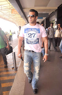 Salman Khan along with Katrina Kaif snapped at airport to leave shoot for 'Ek Tha Tiger'