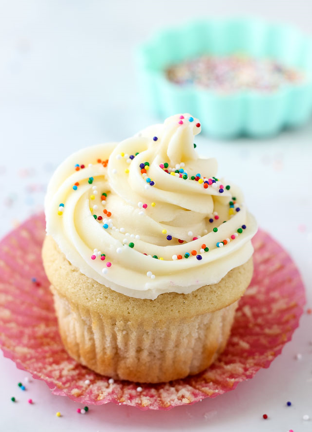 Fluffy vanilla frosting