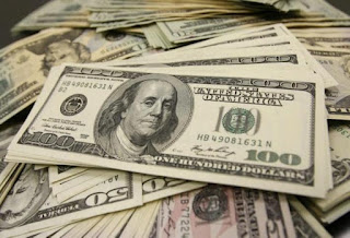 Dólar cierra en 16.40 al menudeo; nuevo récord