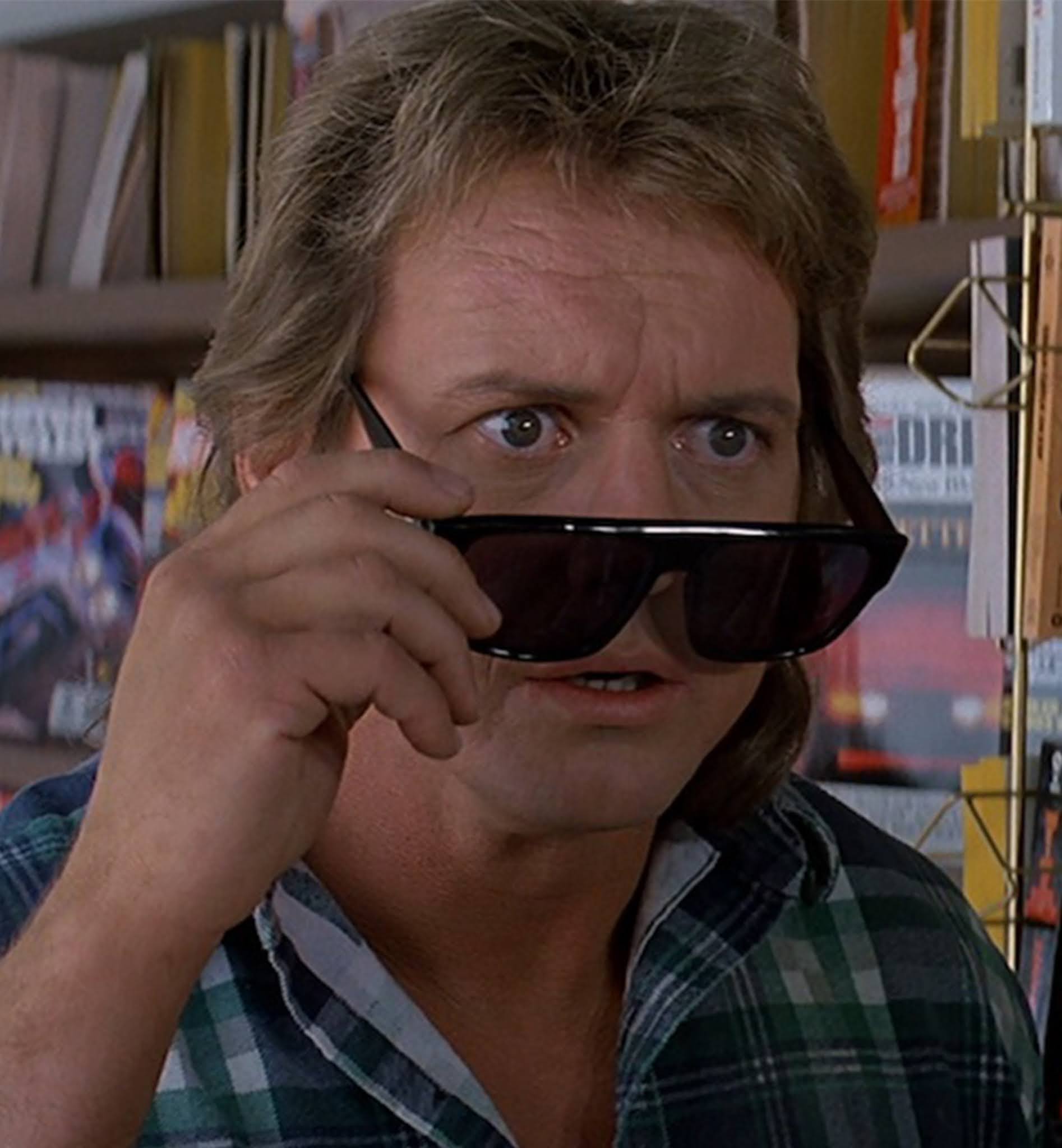 жить бесконечно. чужие среди нас, 1988 джон карпентер. кино чужие среди нас 1988. чужие среди нас фильм 1988. данный момент они живут в.