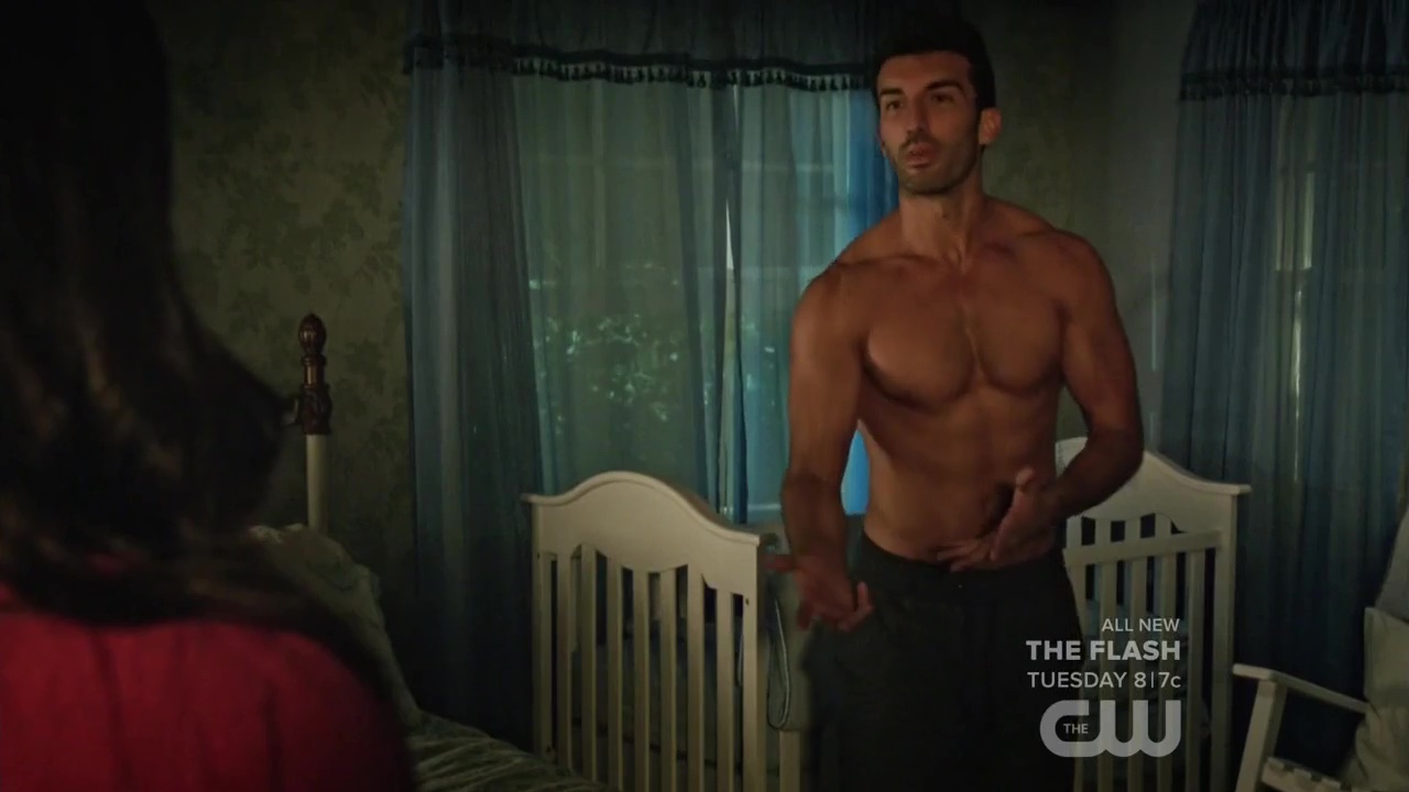 Justin Baldoni shirtless in Jane The Virgin 2-01 "Chapter Twenty-Three...