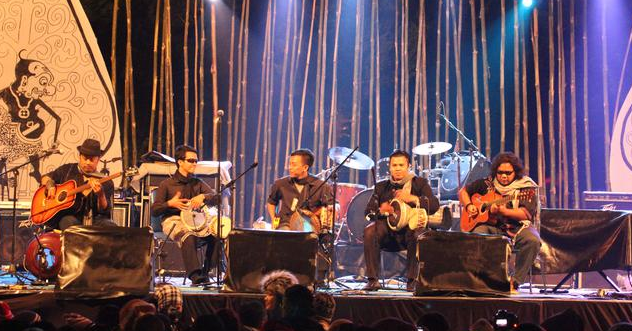 Menggelar Pertunjukan Musik Sejarah Indonesia Web Sejarah Sejarah Dunia