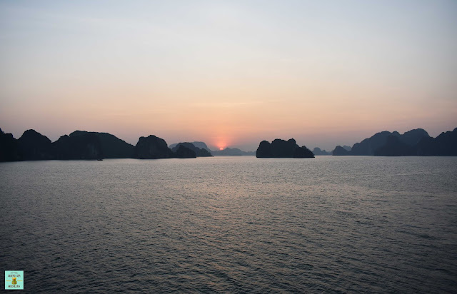 Amanecer en la Bahía de Halong, Vietnam