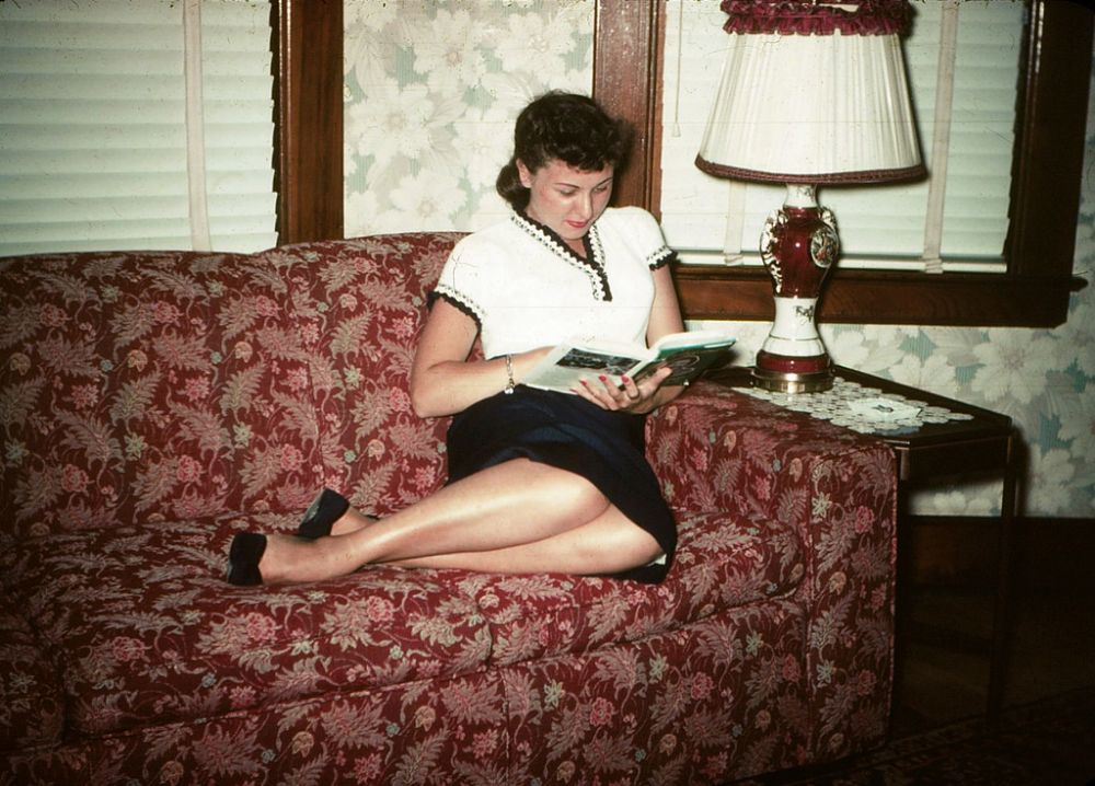 These Ugly Couches That Everybody’s Grandparents Had in Their Living