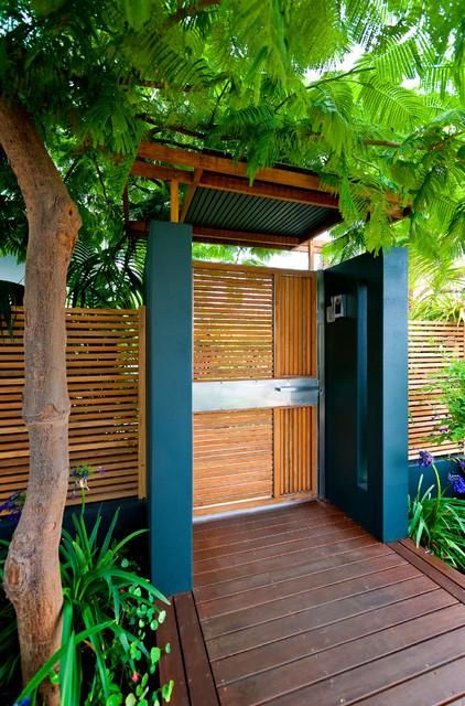 50 Desain Pintu Taman yang Simple dan Modern - Rumahku Unik