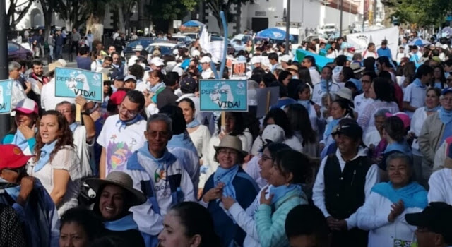 Más de 500 poblanos marchan exigiendo que no se legalice el aborto